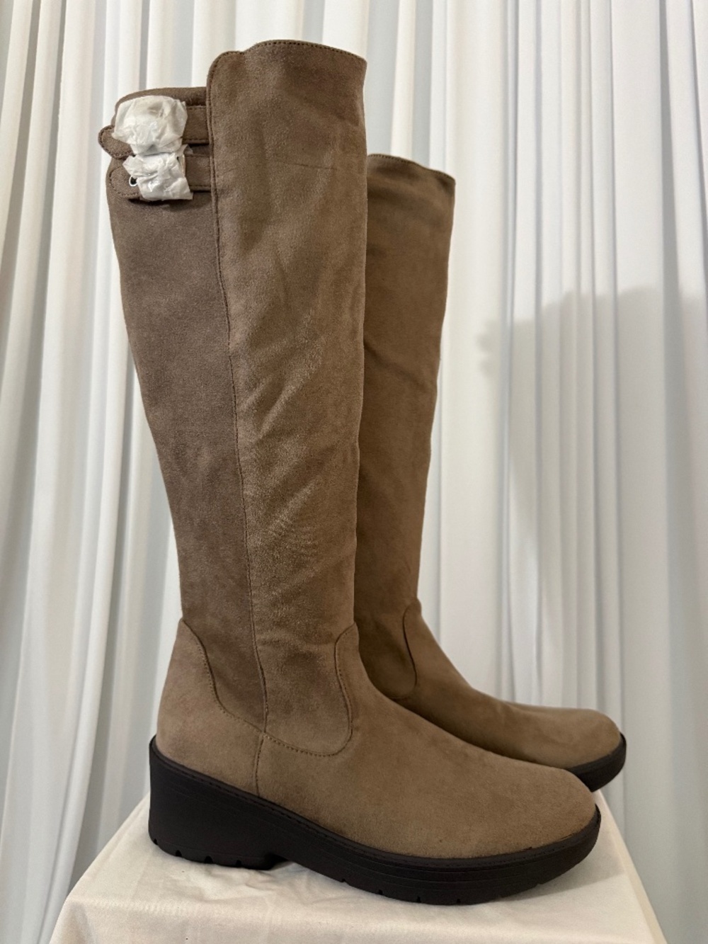 BZEES Boardwalk Taupe Tall Zip Boots Washable Comfort 7.5 M NWOB